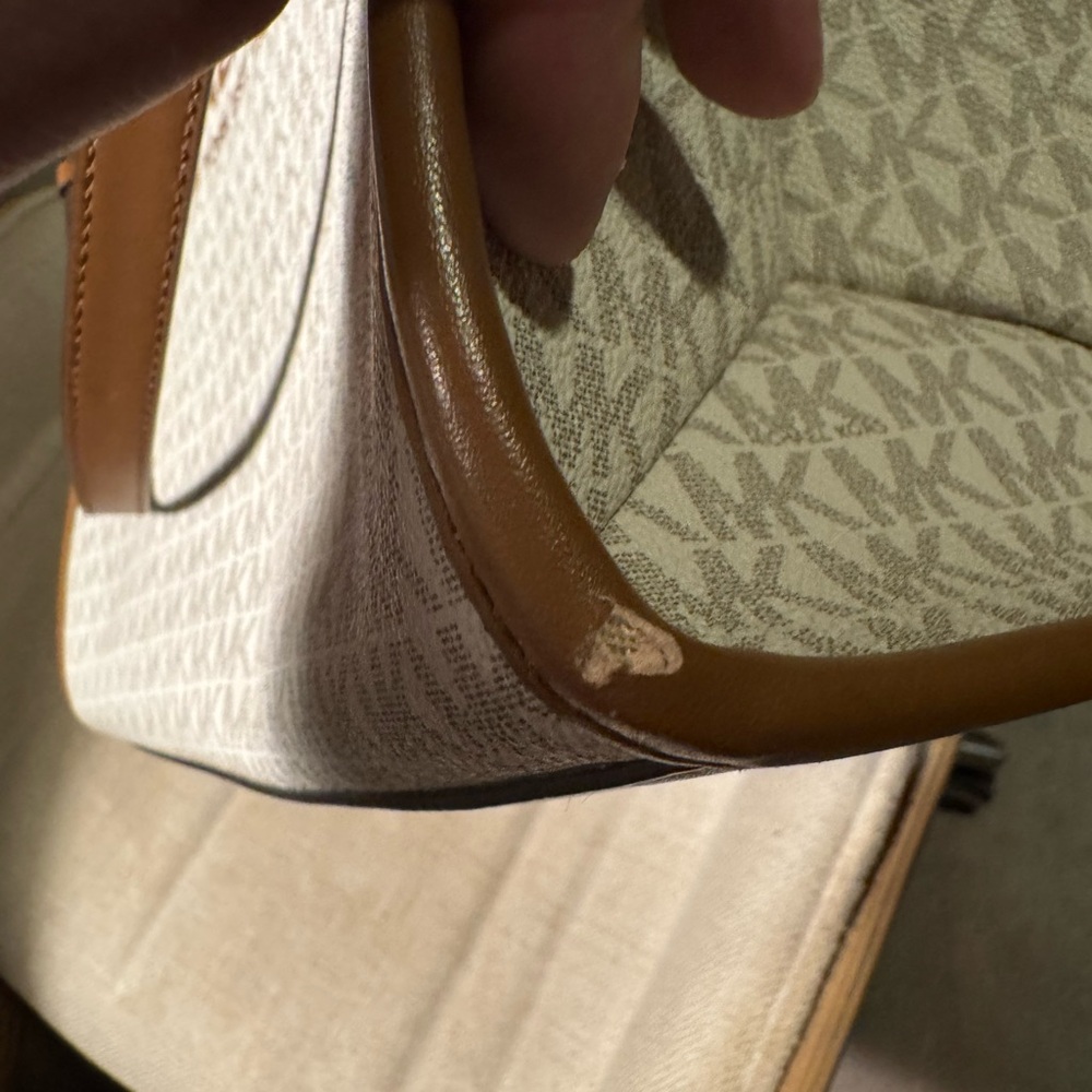 Michael Kors Logo Extra Large Tote Bag - Picture 12 of 12